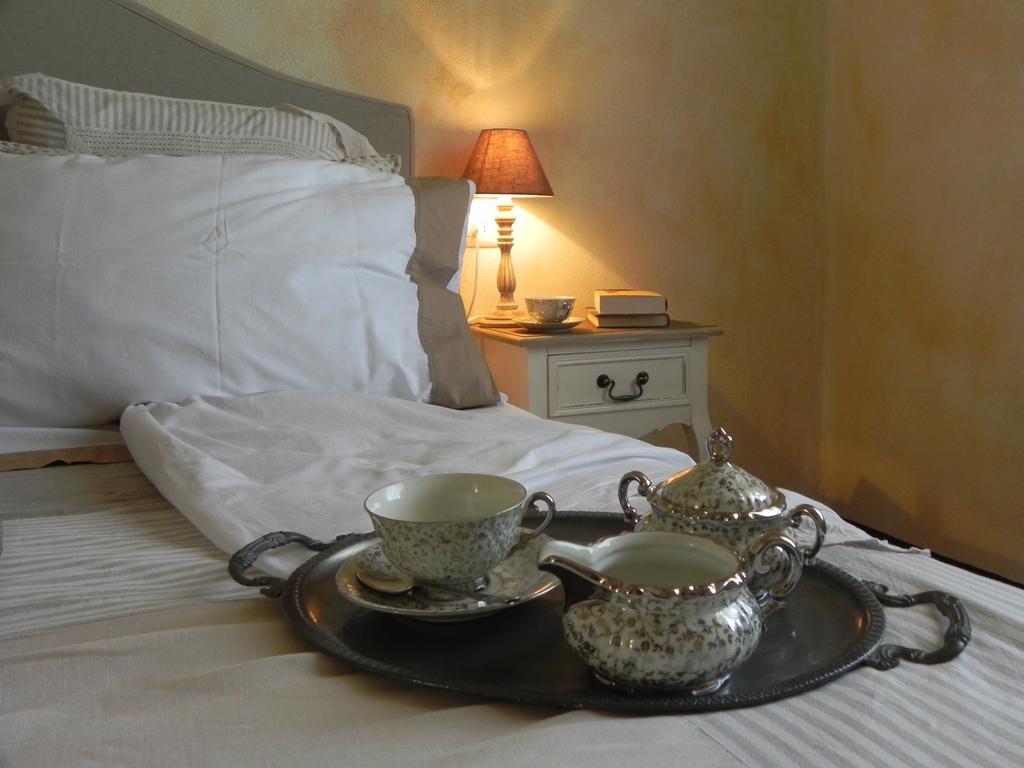 Agriturismo Sugheretello Semproniano Habitación foto
